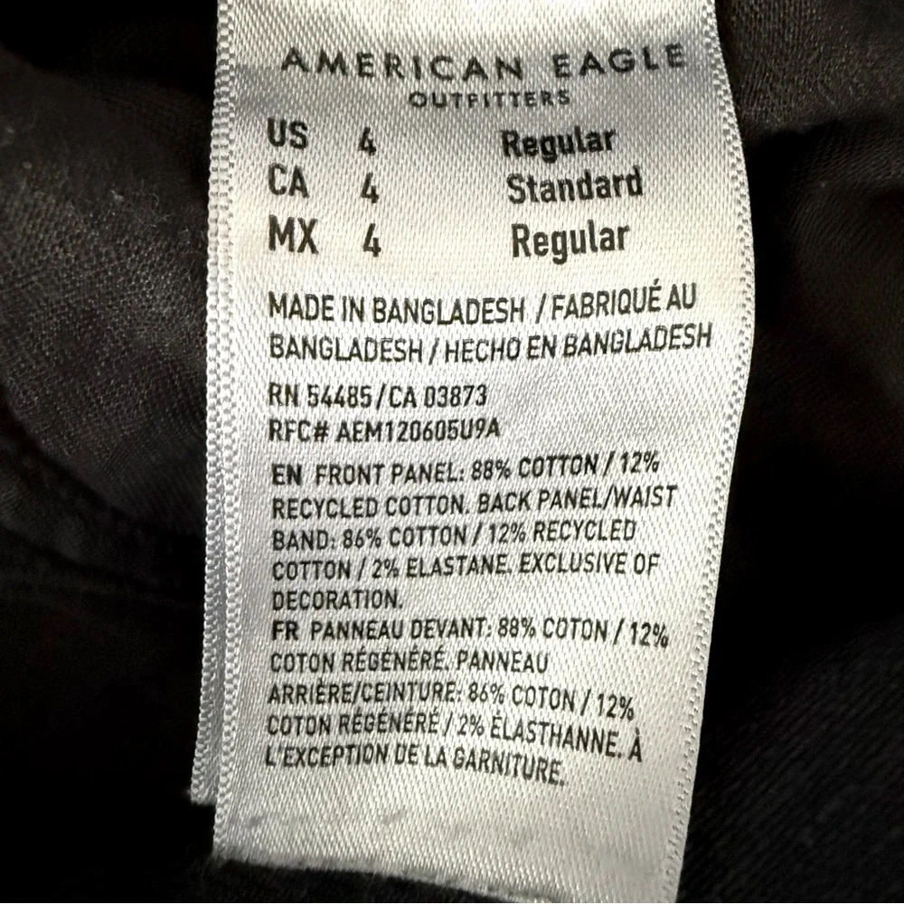 American Eagle 🦅 Strigid black distressed straight leg jeans size 4